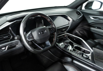 Подержанный автомобиль Geely Tugella 2023 года (11 фото)