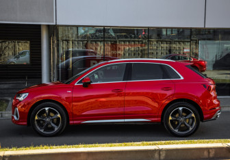 Подержанный автомобиль Audi Q3 2021 года (8 фото)
