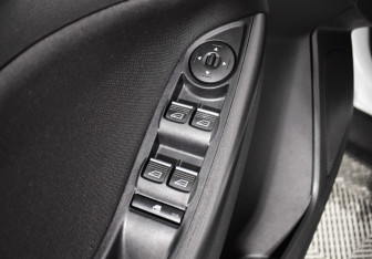 Подержанный автомобиль Ford Focus Hatchback 2017 года (15 фото)