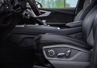 Подержанный автомобиль Audi Q7 2019 года (28 фото)