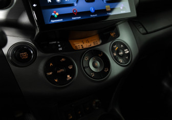 Подержанный автомобиль Toyota RAV4 2007 года (16 фото)