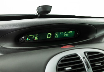 Подержанный автомобиль Citroen Xsara Picasso 2006 года (12 фото)