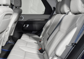 Подержанный автомобиль Land Rover Discovery 2017 года (14 фото)