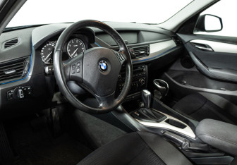 Подержанный автомобиль BMW X1 2014 года (11 фото)