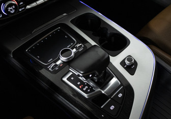 Подержанный автомобиль Audi Q7 2016 года (21 фото)