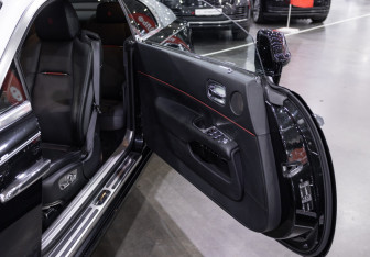 Подержанный автомобиль Rolls-Royce Wraith 2016 года (14 фото)