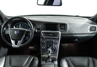 Подержанный автомобиль Volvo S60 2014 года (13 фото)