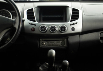 Подержанный автомобиль Mitsubishi L200 2014 года (22 фото)