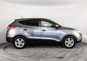 Подержанный автомобиль Hyundai ix35 2012 года (4 фото)