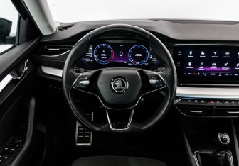 Подержанный автомобиль Skoda Octavia Liftback 2021 года (13 фото)
