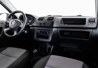 Подержанный автомобиль Skoda Fabia Hatchback 2013 года (9 фото)