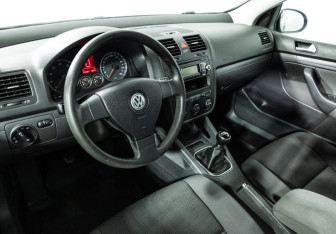 Подержанный автомобиль Volkswagen Golf Hatchback 2008 года (11 фото)