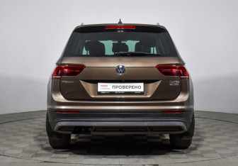 Подержанный автомобиль Volkswagen Tiguan 2016 года (6 фото)