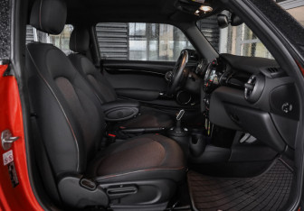 Подержанный автомобиль MINI Hatch 2020 года (20 фото)