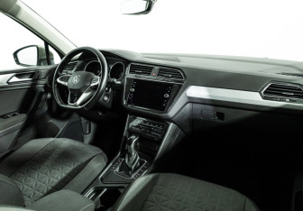 Подержанный автомобиль Volkswagen Tiguan 2021 года (9 фото)