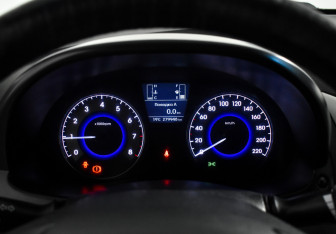 Подержанный автомобиль Hyundai Solaris Sedan 2015 года (18 фото)