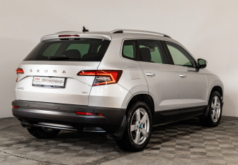 Подержанный автомобиль Skoda Karoq 2020 года (5 фото)