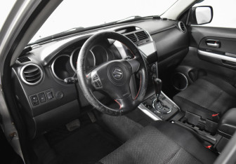 Подержанный автомобиль Suzuki Grand Vitara 2008 года (9 фото)