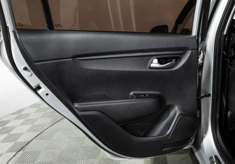 Подержанный автомобиль Kia Rio Hatchback 2021 года (25 фото)