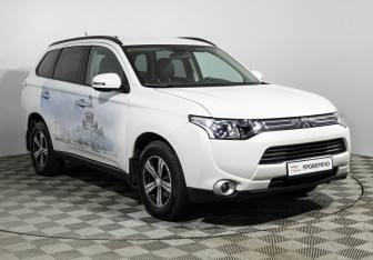 Подержанный автомобиль Mitsubishi Outlander 2012 года (3 фото)