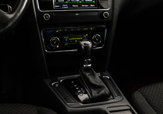 Подержанный автомобиль Skoda Superb Liftback 2014 года (12 фото)