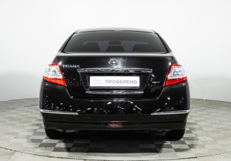 Подержанный автомобиль Nissan Teana 2012 года (6 фото)