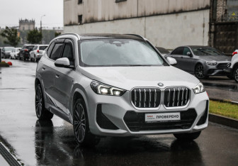 Подержанный автомобиль BMW X1 2024 года (5 фото)