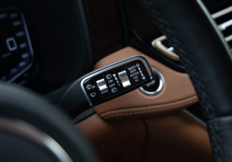 Подержанный автомобиль Hongqi HQ9 2022 года (25 фото)