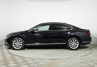 Подержанный автомобиль Volkswagen Passat Sedan 2017 года (8 фото)