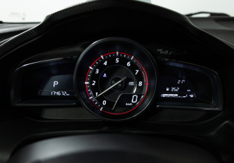 Подержанный автомобиль Mazda 3 Hatchback 2014 года (12 фото)