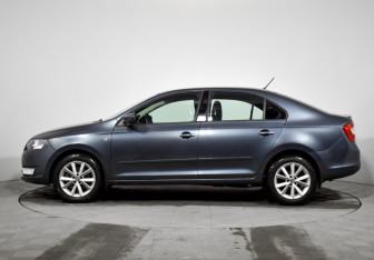 Подержанный автомобиль Skoda Rapid Liftback 2015 года (8 фото)