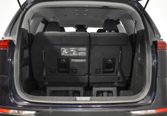 Подержанный автомобиль Kia Carnival 2021 года (23 фото)