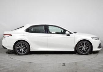 Подержанный автомобиль Toyota Camry Sedan 2022 года (4 фото)