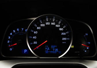 Подержанный автомобиль Toyota RAV4 2013 года (19 фото)