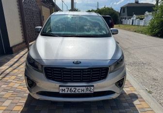 Подержанный автомобиль Kia Carnival 2019 года (2 фото)