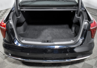 Подержанный автомобиль Hongqi H5 2024 года (22 фото)