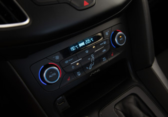 Подержанный автомобиль Ford Focus Hatchback 2016 года (16 фото)