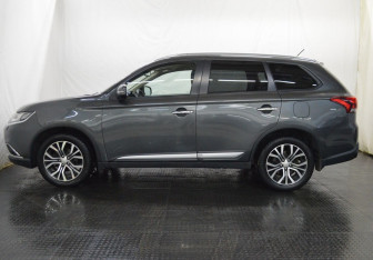Подержанный автомобиль Mitsubishi Outlander 2015 года (8 фото)