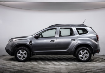 Подержанный автомобиль Renault Duster 2021 года (8 фото)
