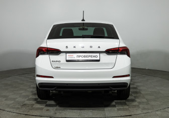 Подержанный автомобиль Skoda Rapid Liftback 2021 года (6 фото)