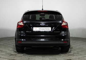 Подержанный автомобиль Ford Focus Hatchback 2014 года (6 фото)