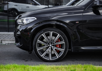 Подержанный автомобиль BMW X5 2021 года (10 фото)