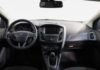 Подержанный автомобиль Ford Focus Hatchback 2018 года (9 фото)