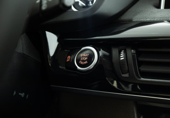 Подержанный автомобиль BMW X5 2015 года (21 фото)