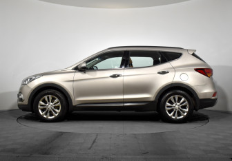 Подержанный автомобиль Hyundai Santa Fe 2017 года (8 фото)