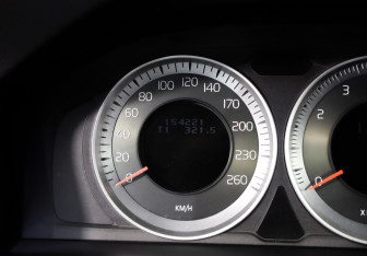 Подержанный автомобиль Volvo S60 2011 года (12 фото)