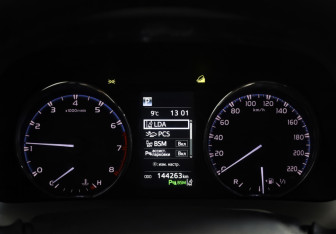 Подержанный автомобиль Toyota RAV4 2017 года (14 фото)