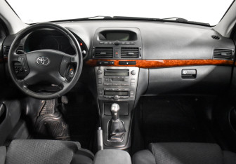 Подержанный автомобиль Toyota Avensis Sedan 2006 года (14 фото)