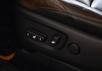 Подержанный автомобиль Toyota Land Cruiser Prado 2016 года (22 фото)