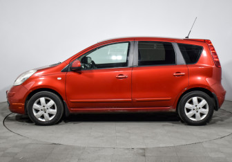 Подержанный автомобиль Nissan Note 2008 года (8 фото)